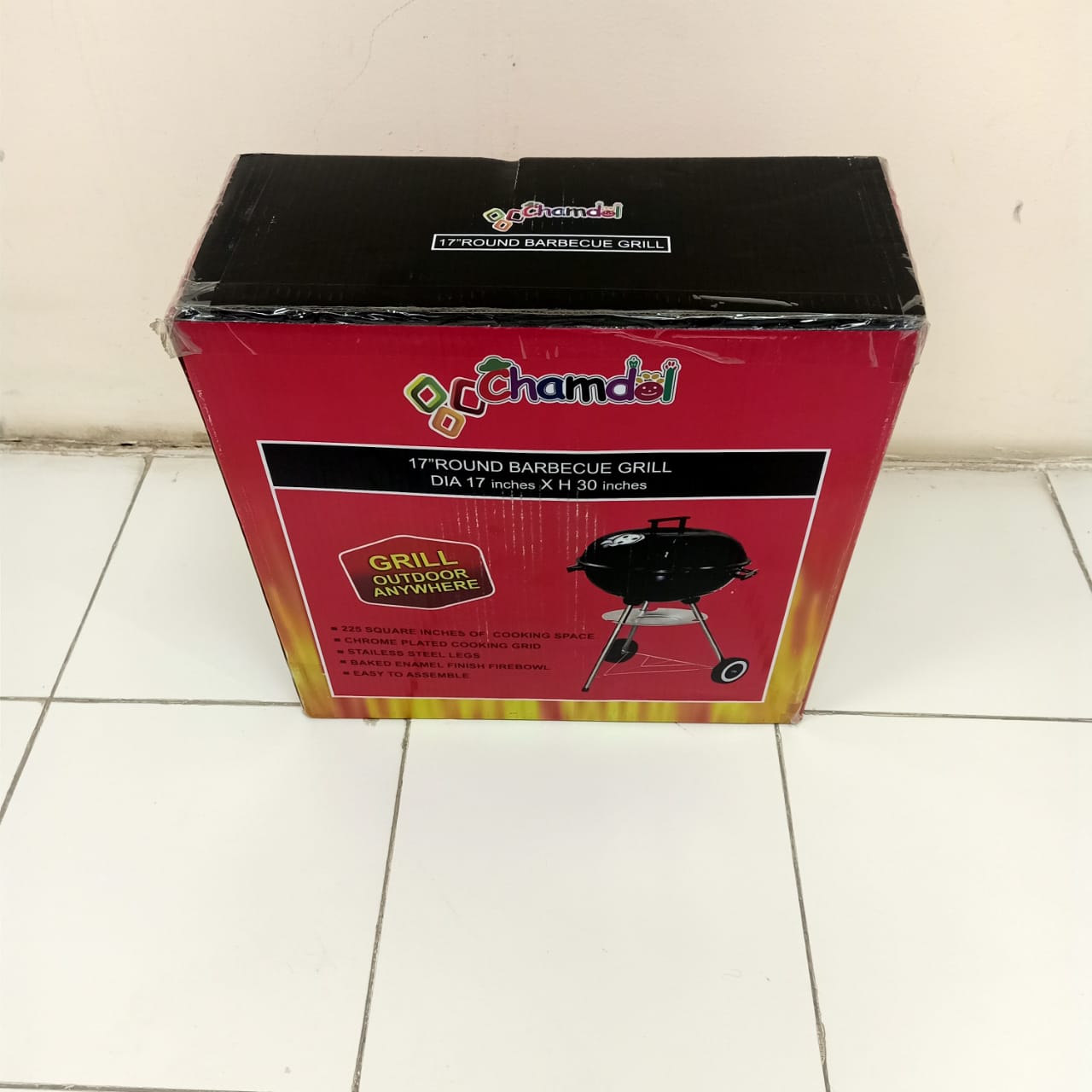 Box of a 17-inch round barbecue grill with 'Chamdo!' branding on a tiled floor.